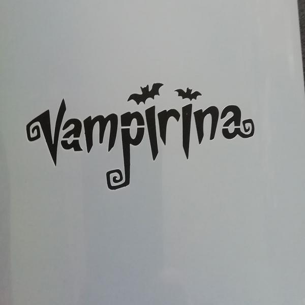 Sablon cu inscriptia Vampirina